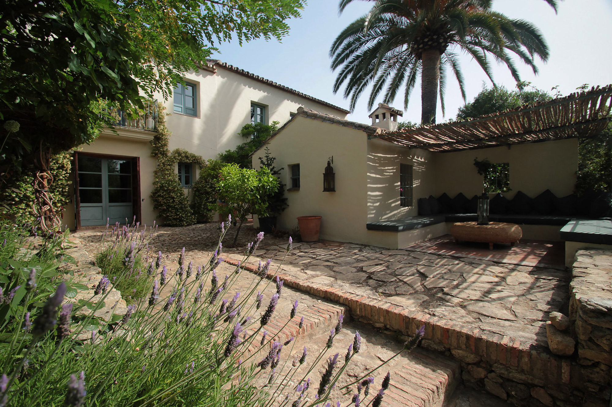 LA ALCANTARILLA - House cobbled terrace